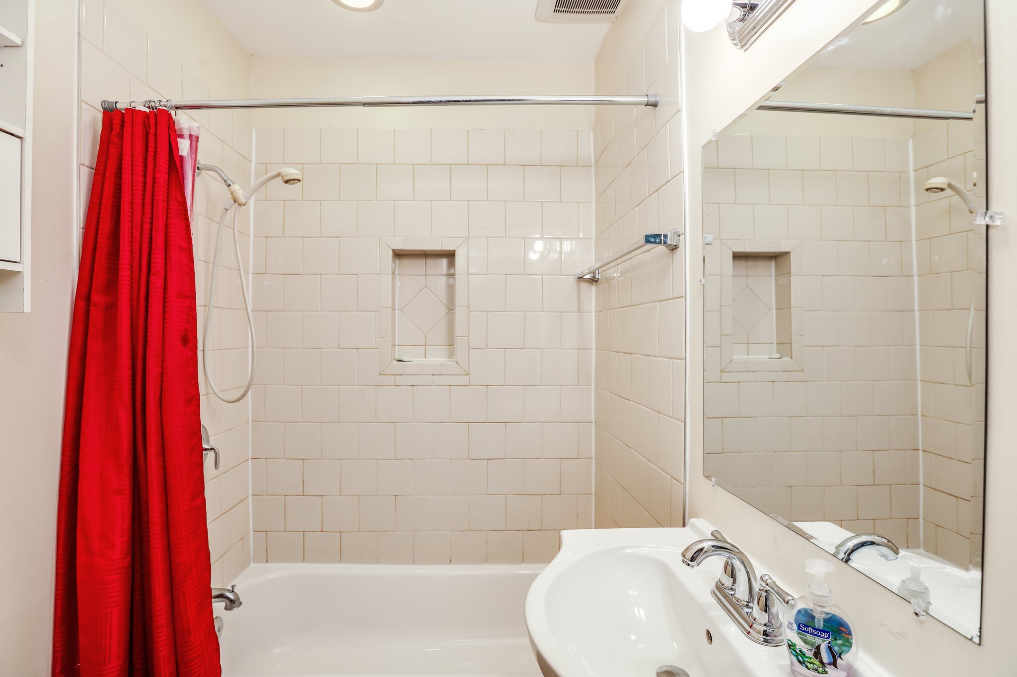 1316 Fort Park Blvd, Lincoln Park, MI 48146 Stylish Detroit