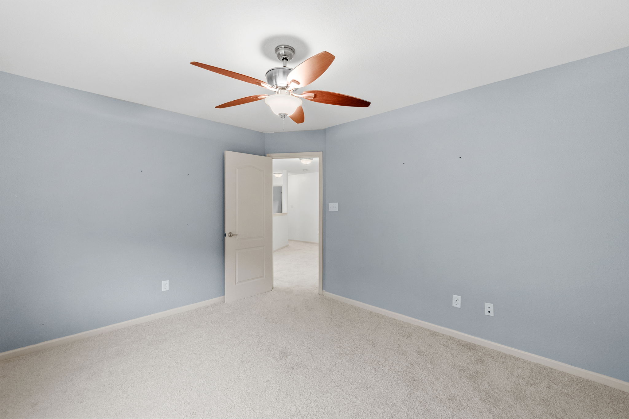  Photo 49