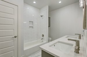  Photo 48