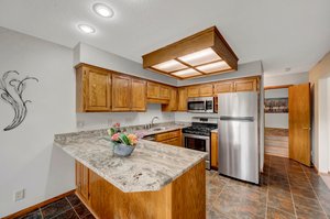 1316 Sunview Dr, Shoreview, MN 55126, USA Photo 9