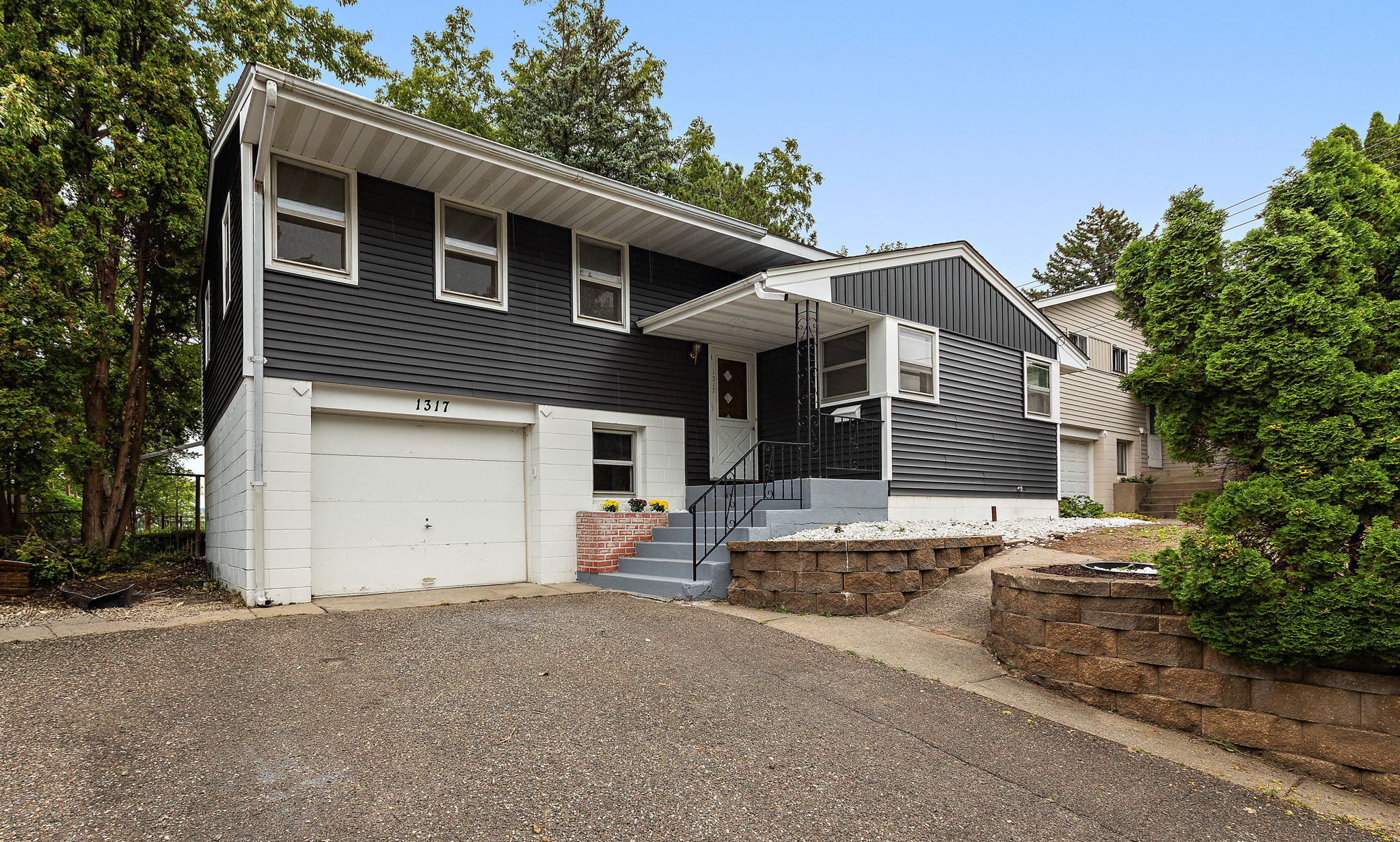 1317 44th Ave NE, Columbia Heights, MM 55421-5325