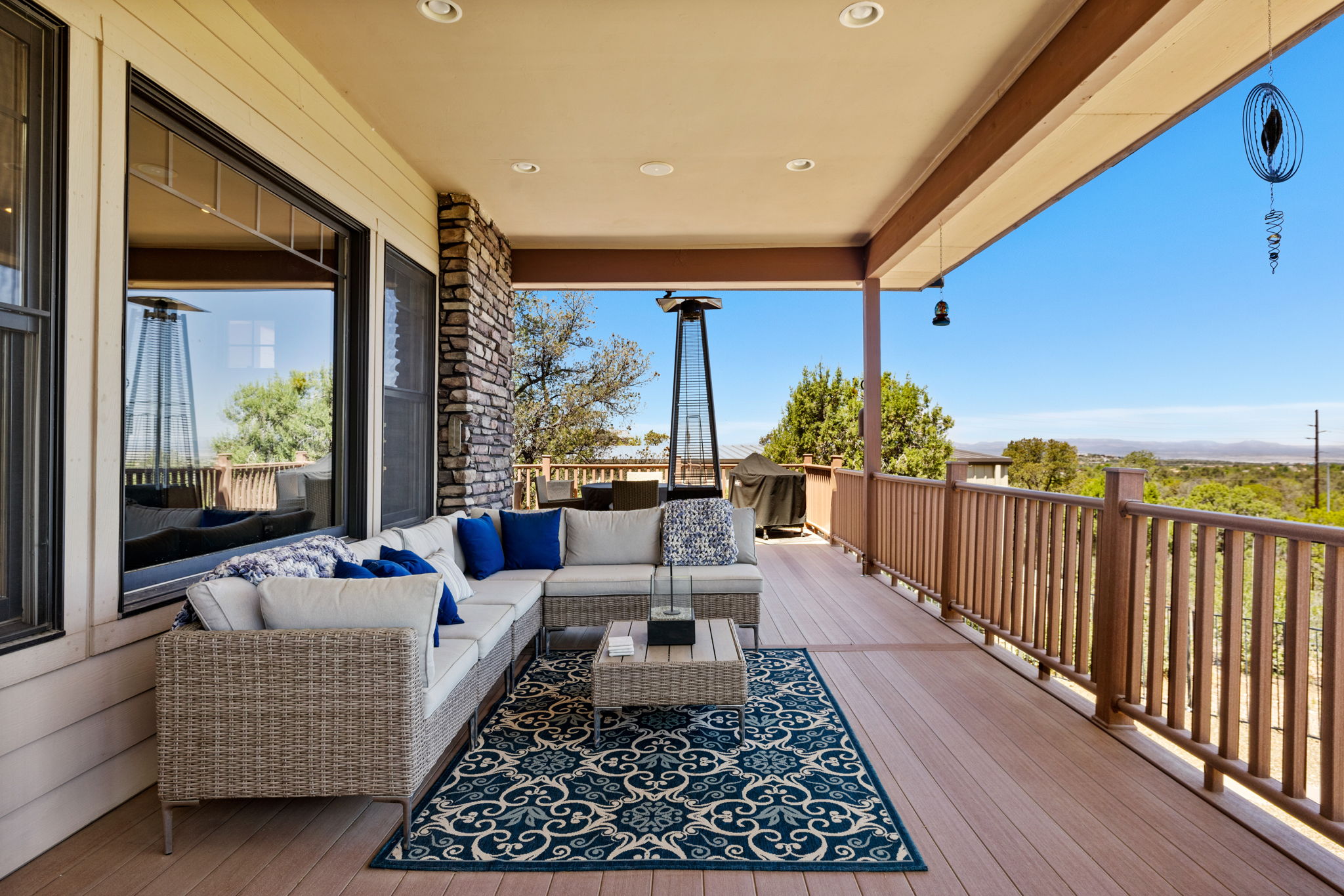 Deck (2)