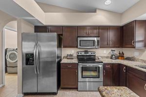 Kitchen 2 of 2 -r