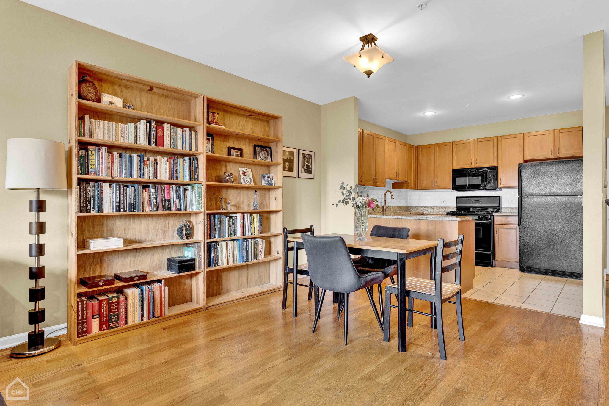 1319 Chicago Ave 404_008