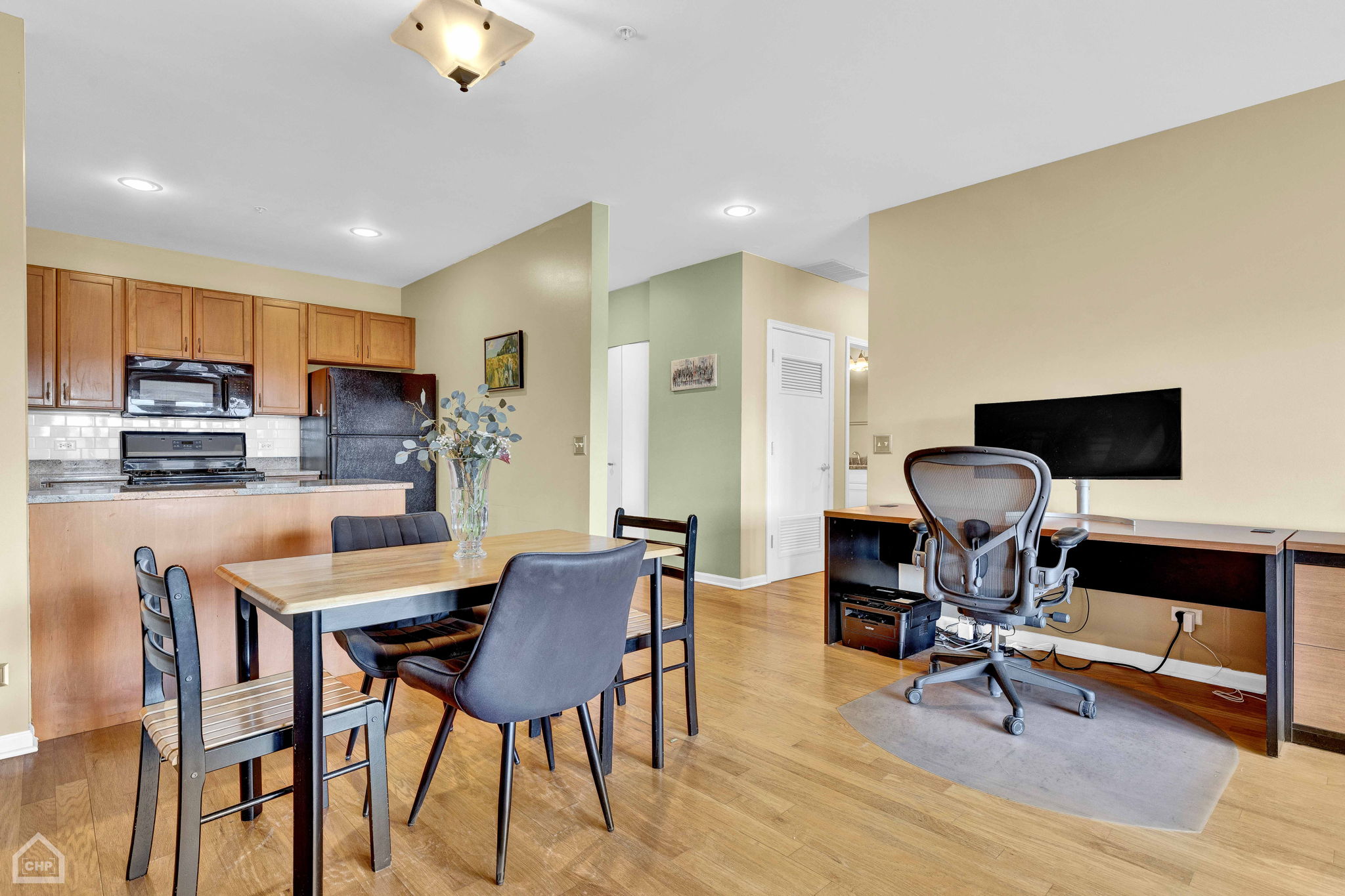 1319 Chicago Ave 404_009