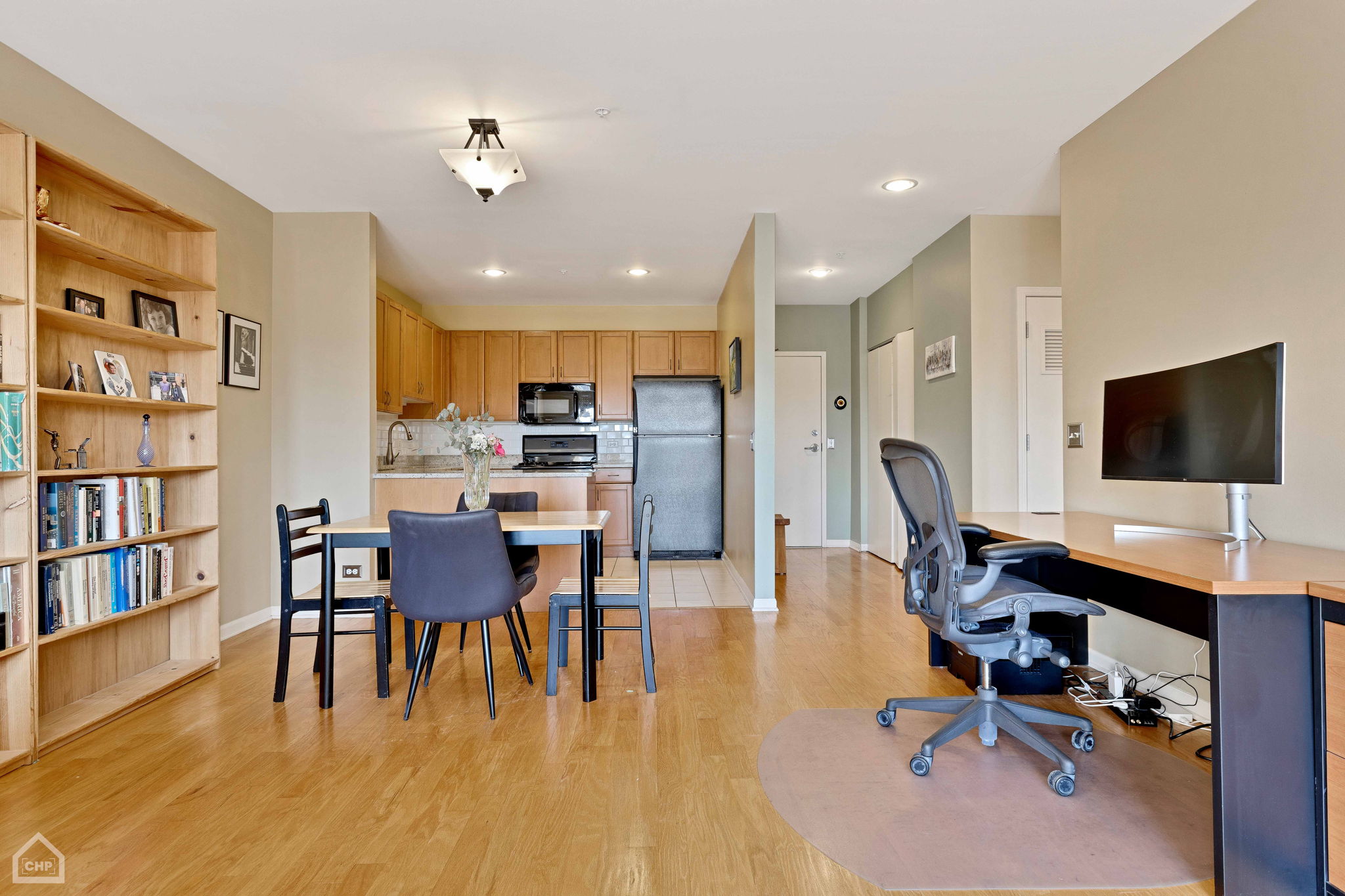 1319 Chicago Ave 404_014
