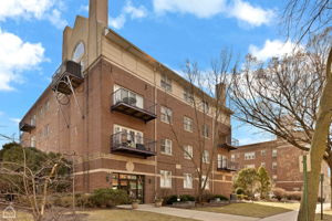 1319 Chicago Ave 404_002