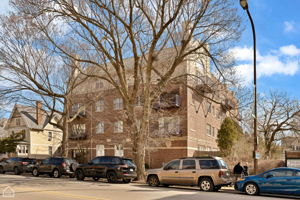 1319 Chicago Ave 404_003