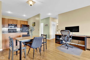 1319 Chicago Ave 404_009