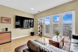 1319 Chicago Ave 404_010