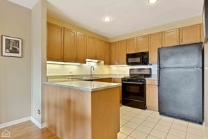 1319 Chicago Ave 404_015