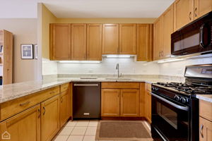 1319 Chicago Ave 404_016