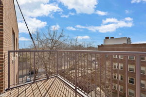 1319 Chicago Ave 404_019