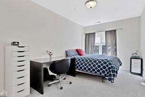 1319 Chicago Ave 404_027