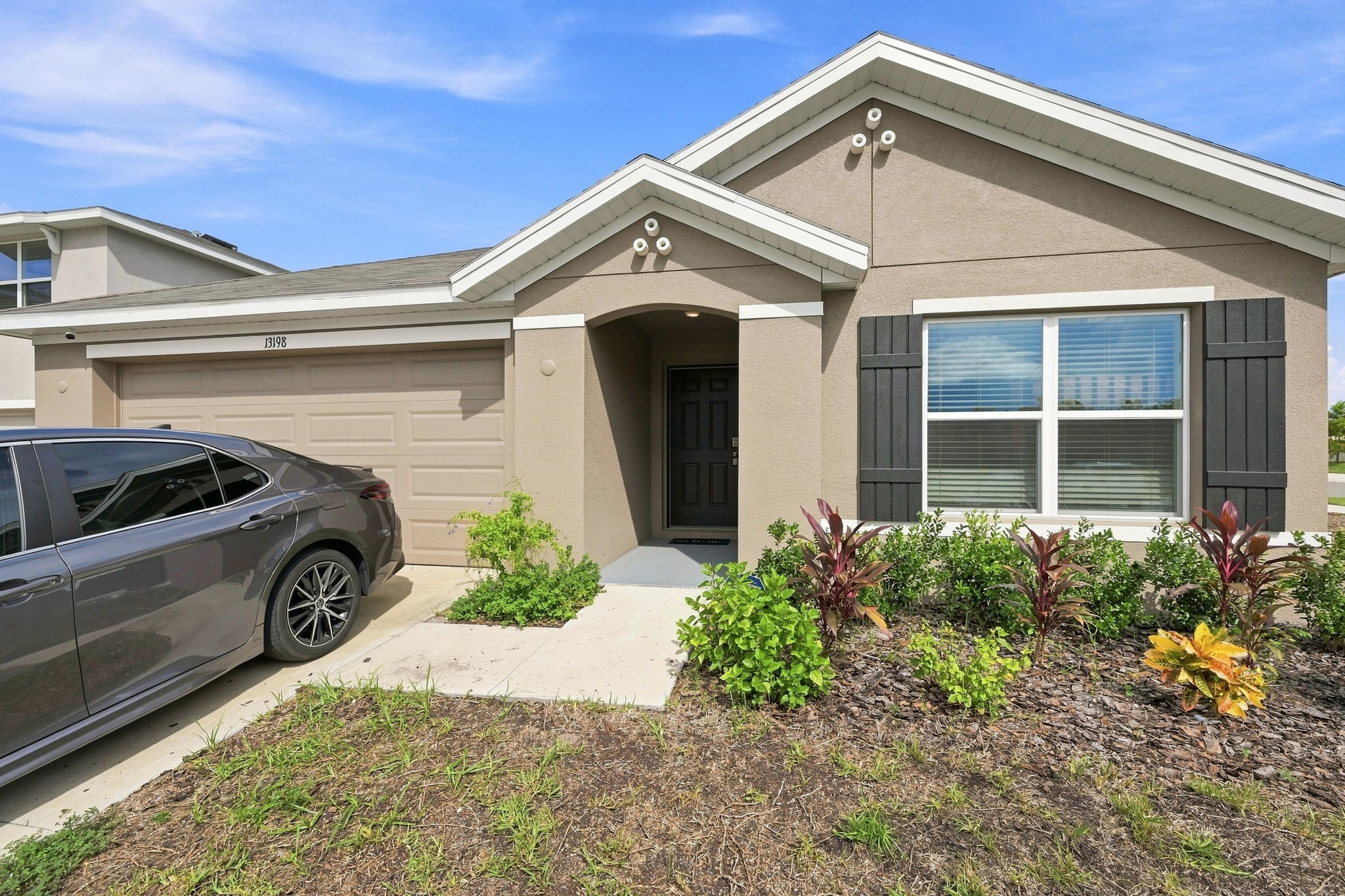 Front Exterior5