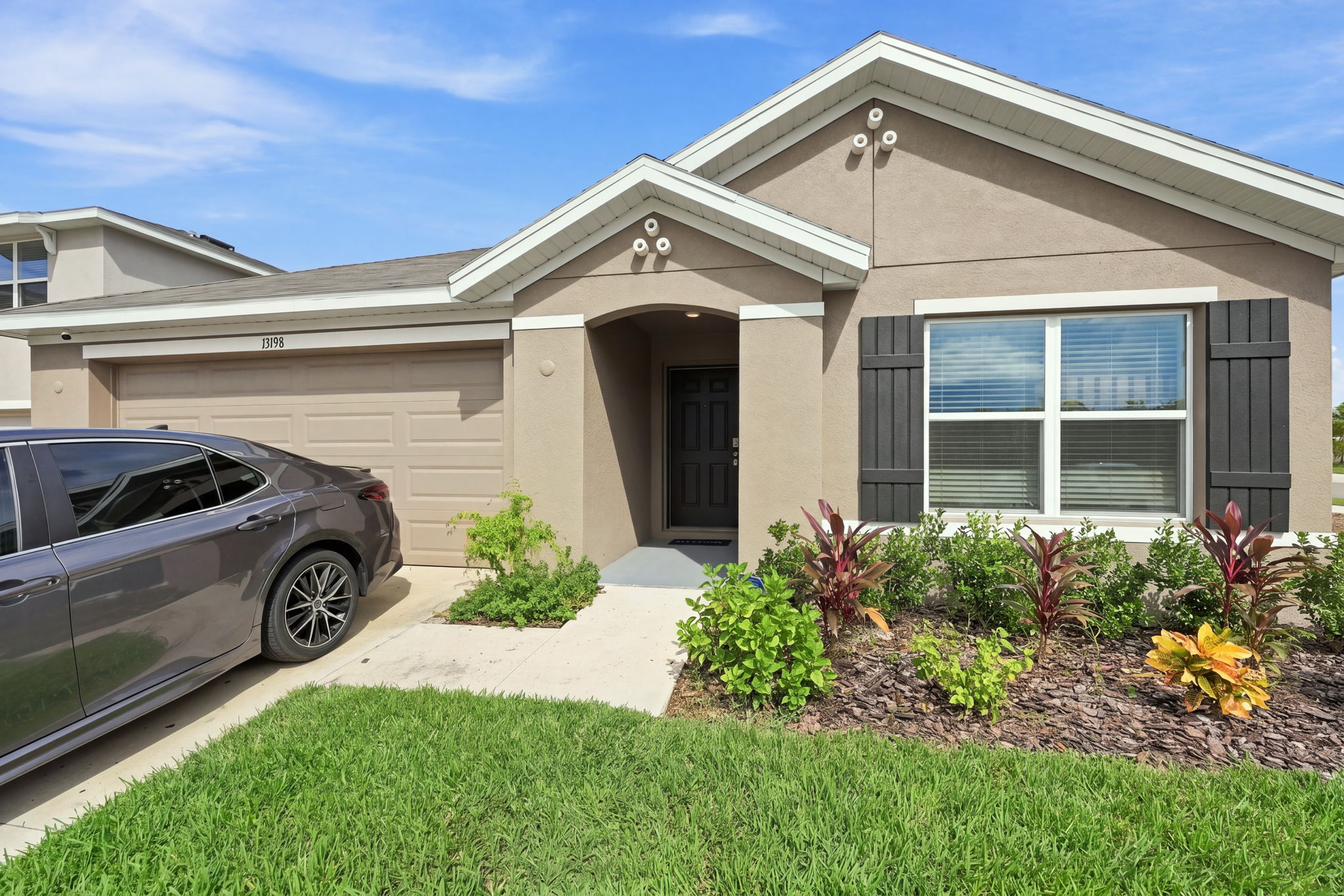 Front Exterior5-e