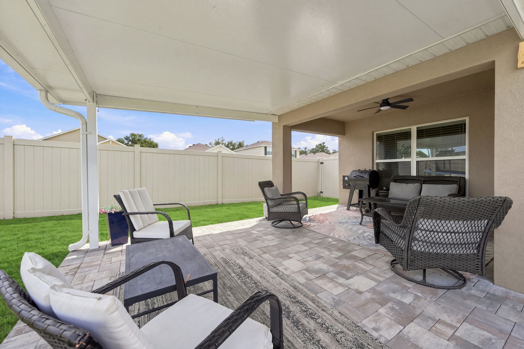Patio2-e