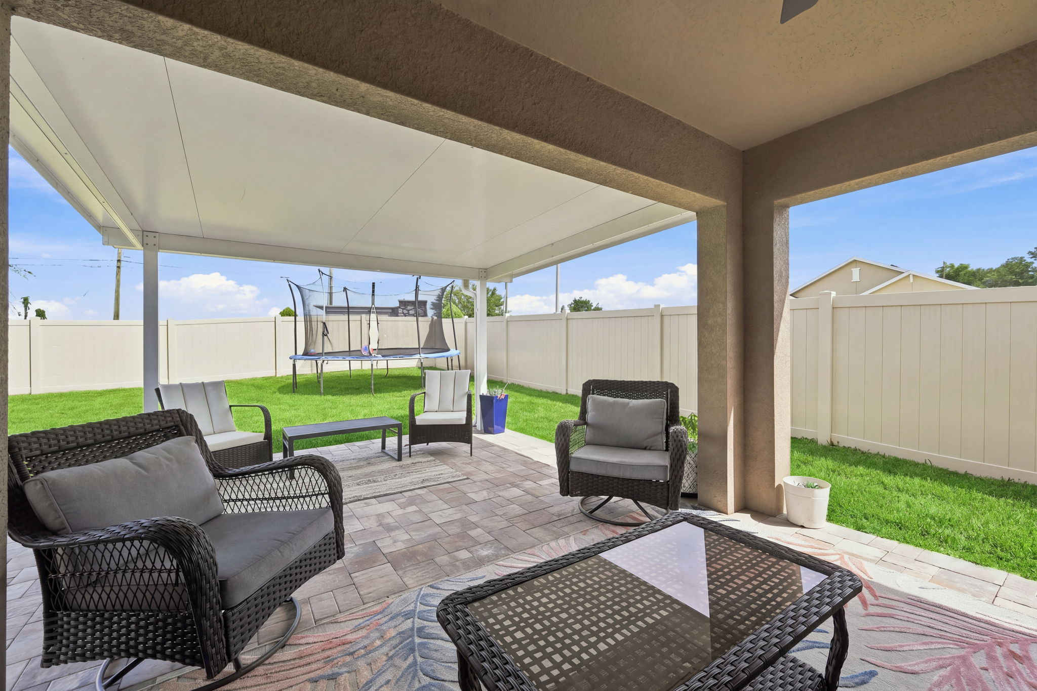 Patio3-e