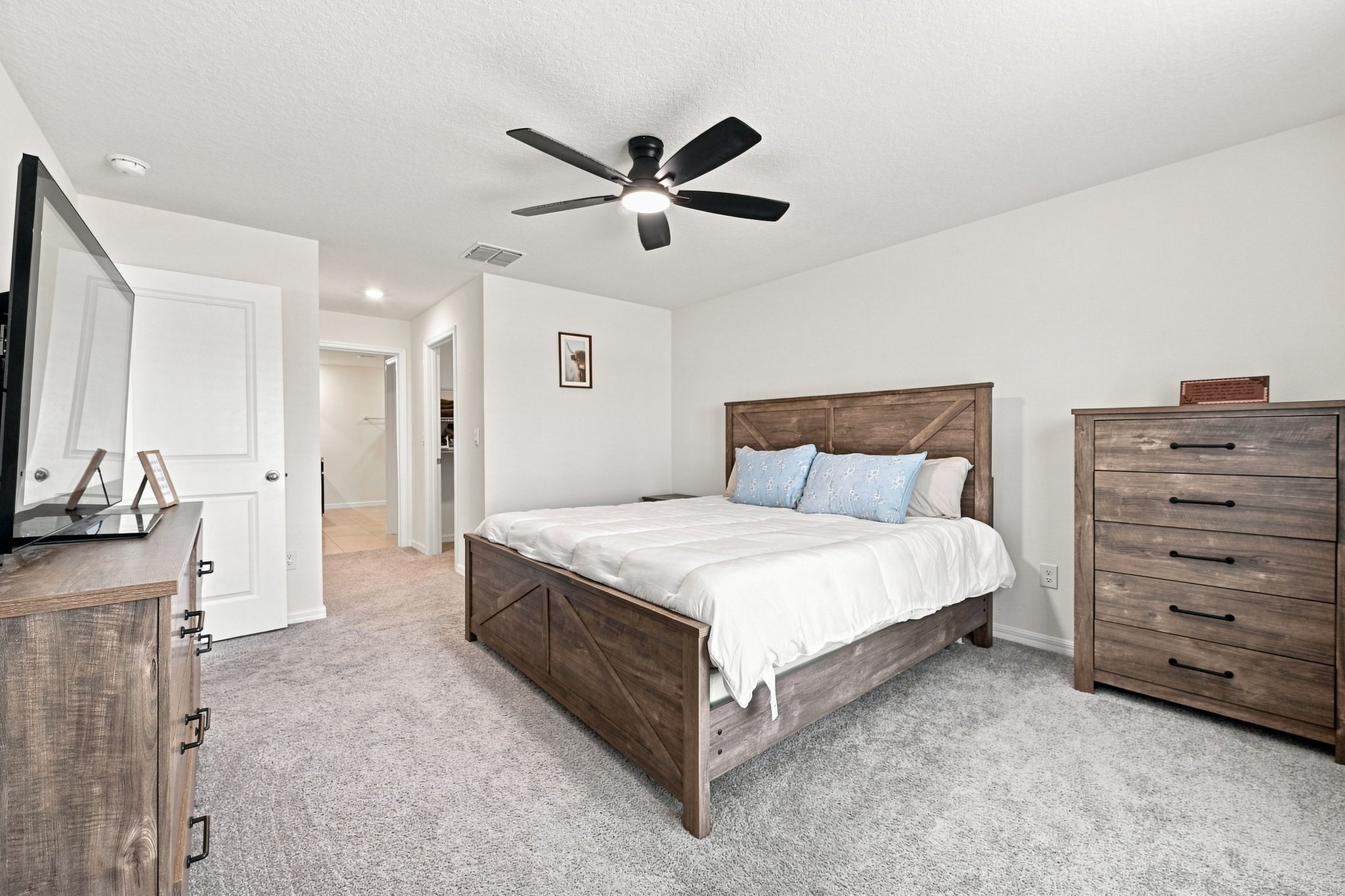 Primary Bedroom1b