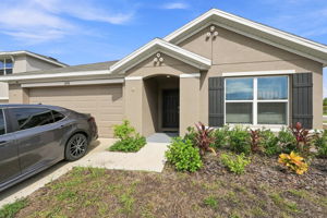 Front Exterior5