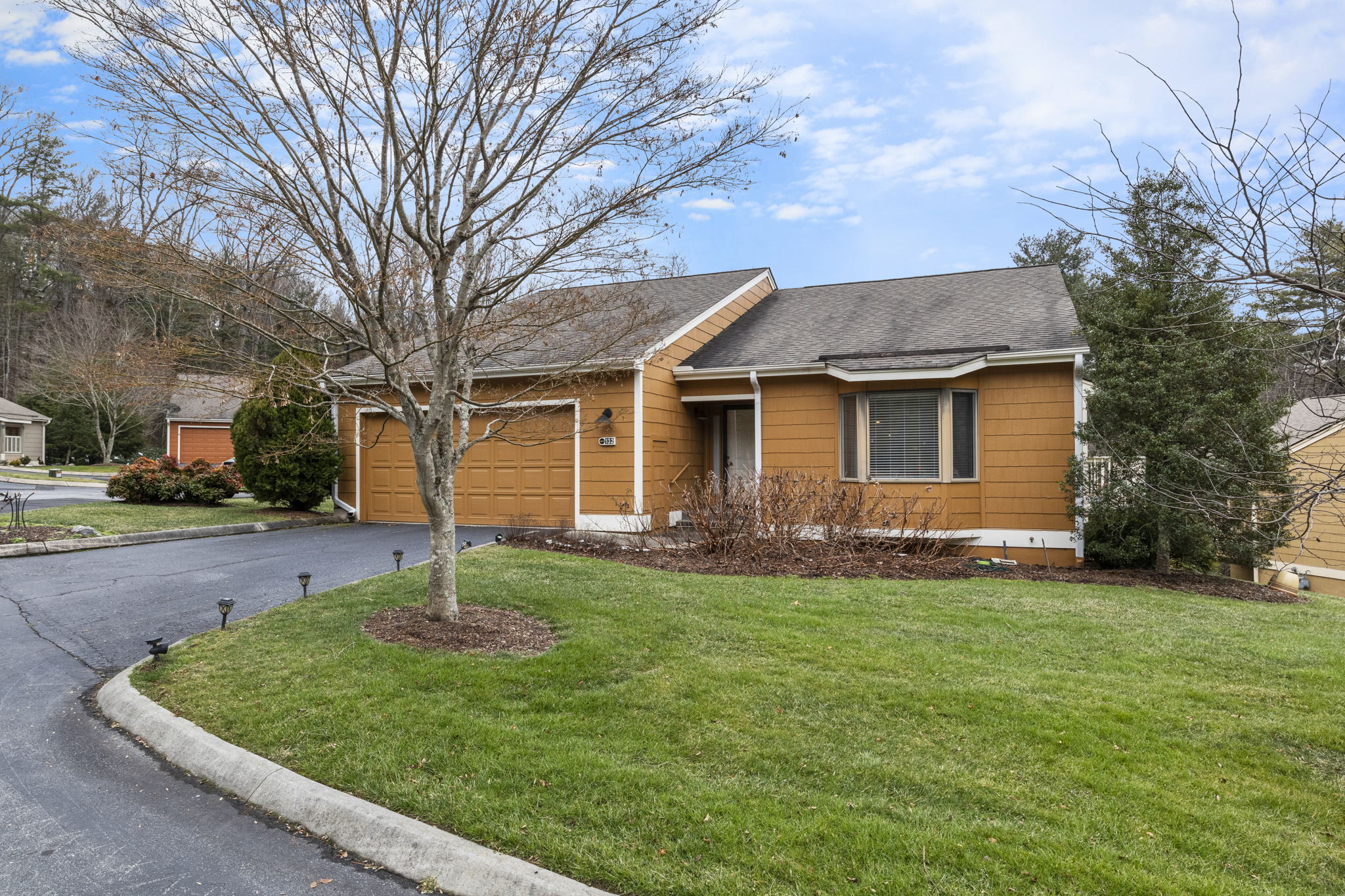 132 Beaver Ridge Rd, Asheville, NC 28804, USA Photo 2
