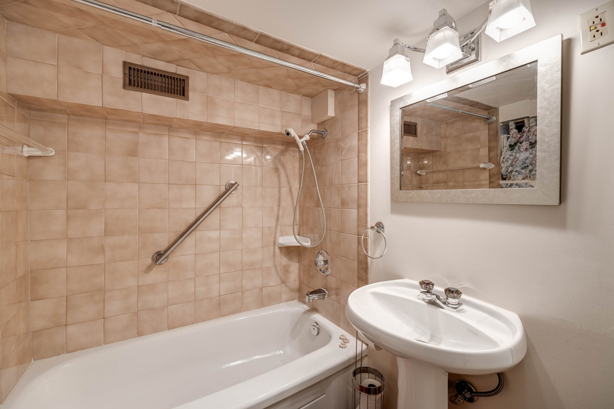 Toronto property showcase — delivered property photograph 18