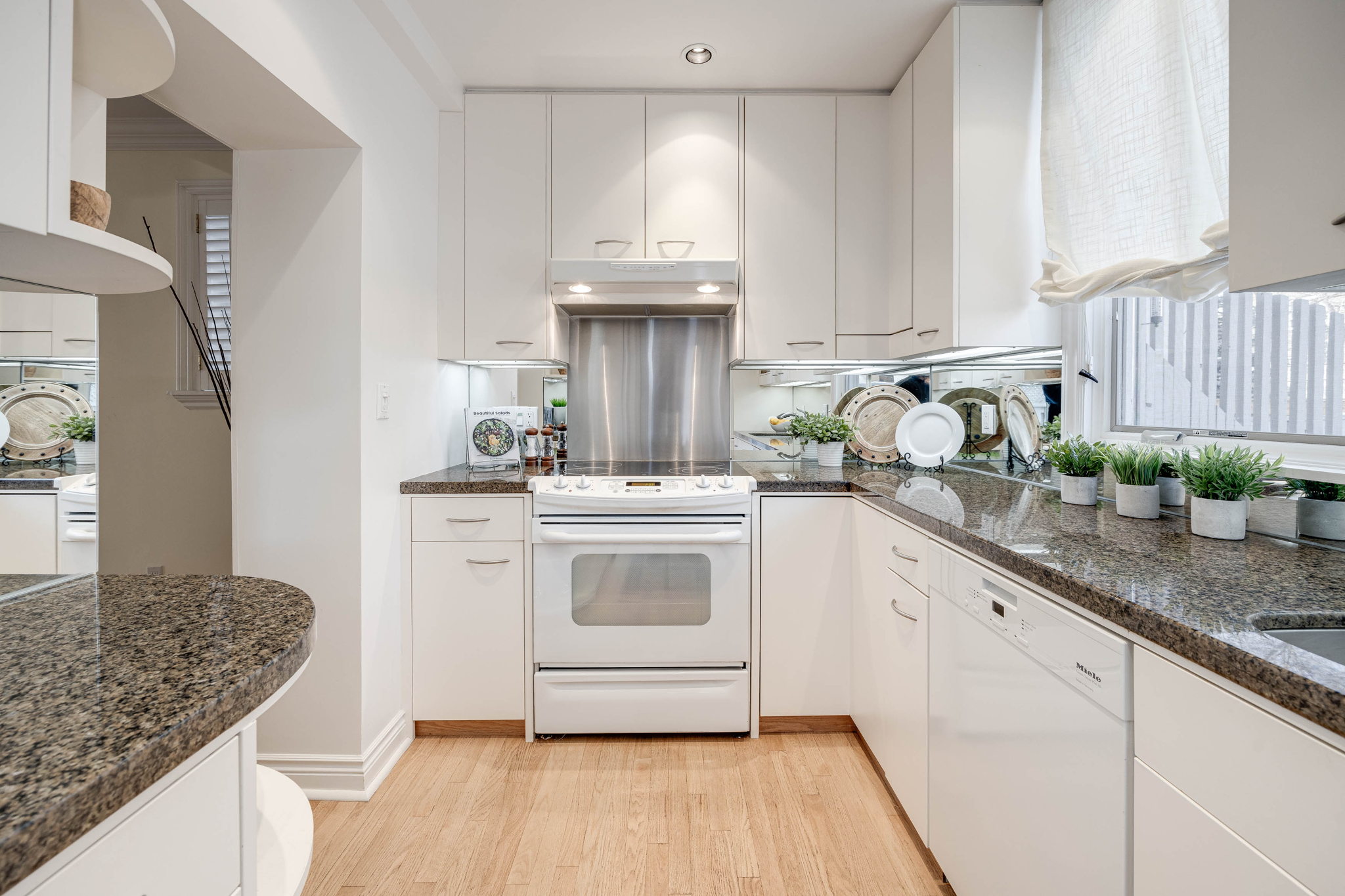 Toronto property showcase — delivered property photograph 34