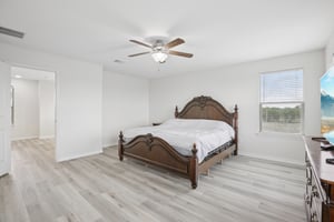 Brittany Ln-S1204-037.jpg