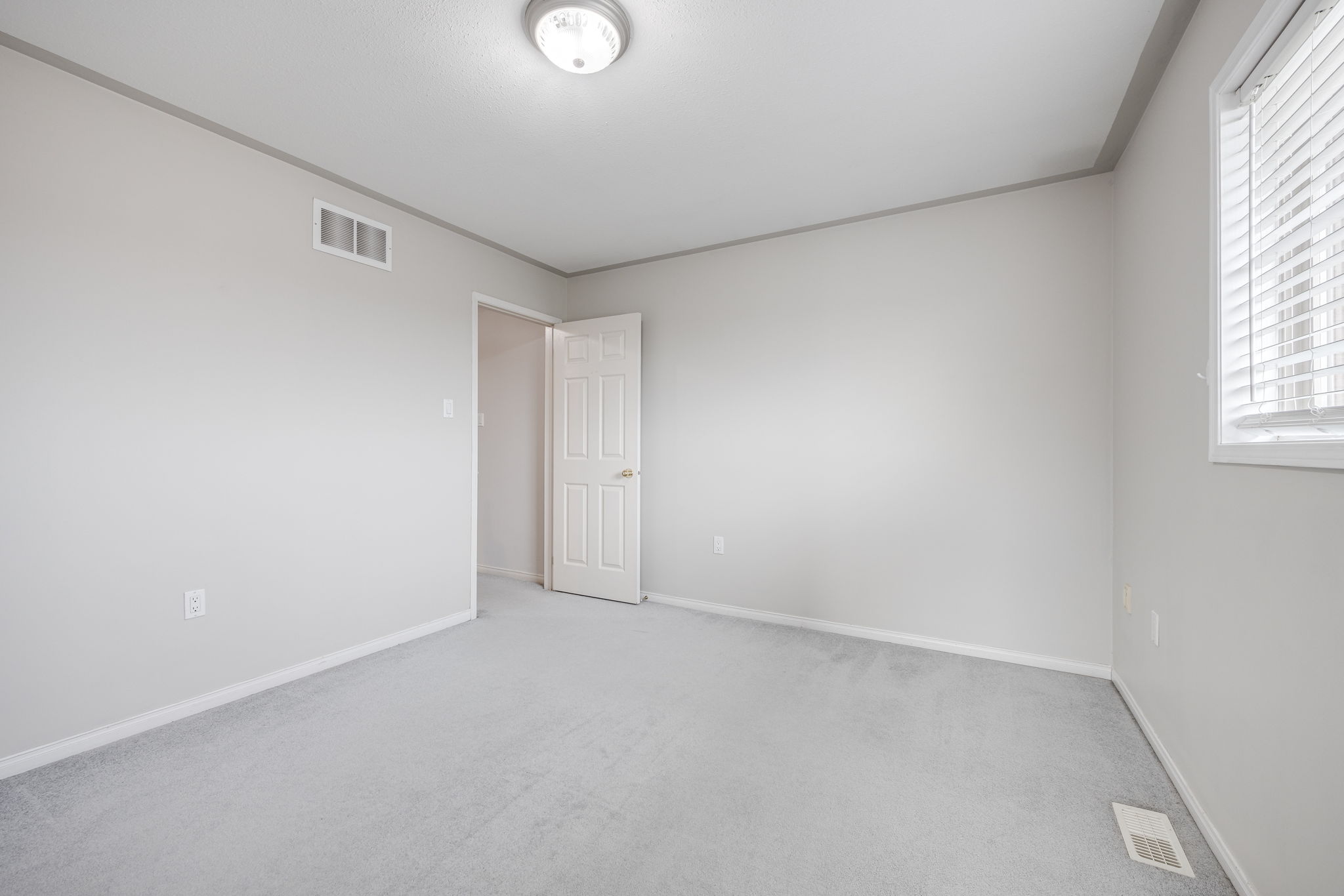 Barrie property showcase — delivered property photograph 23