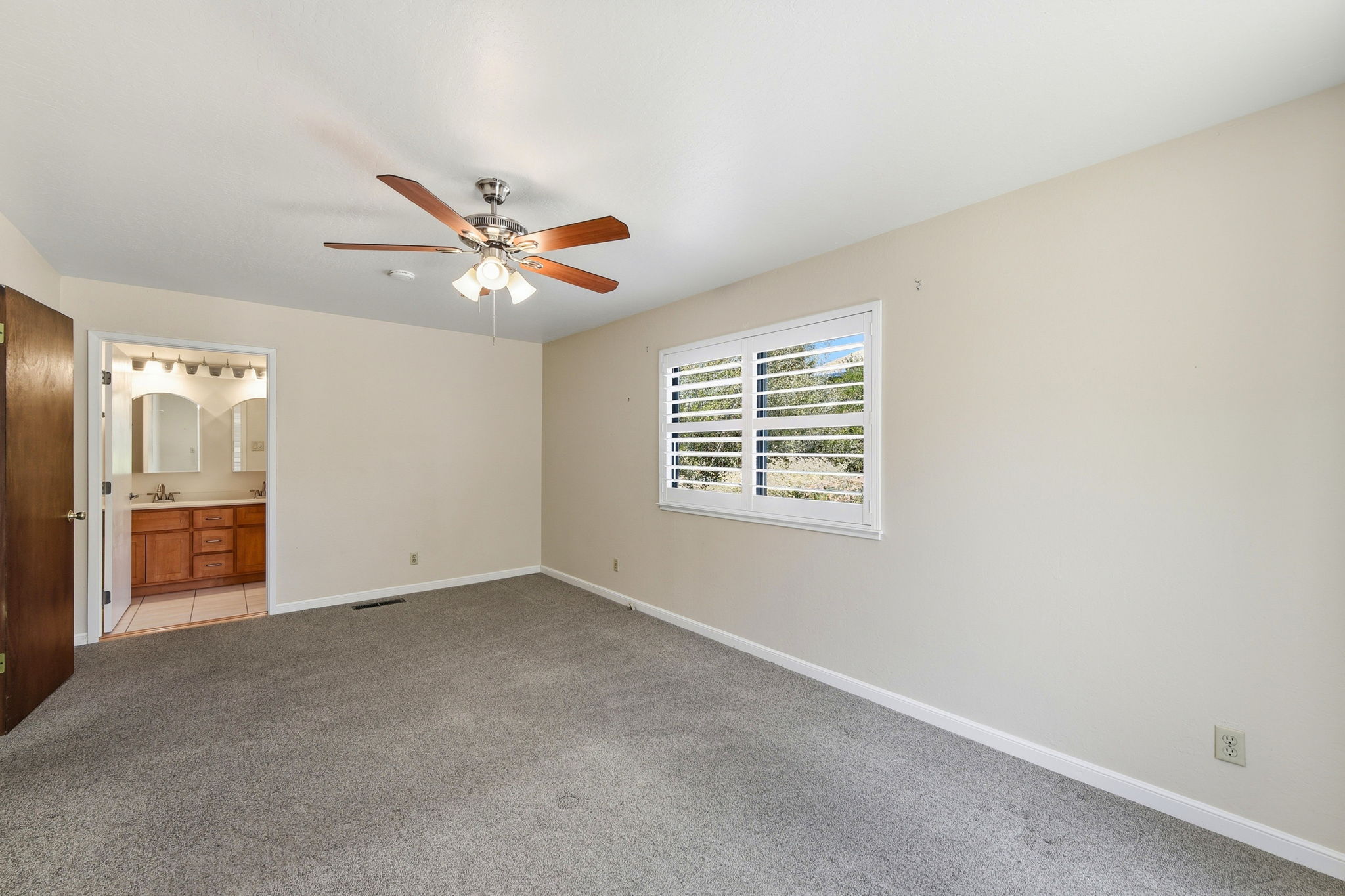 032_F8_132 Cedar Ln