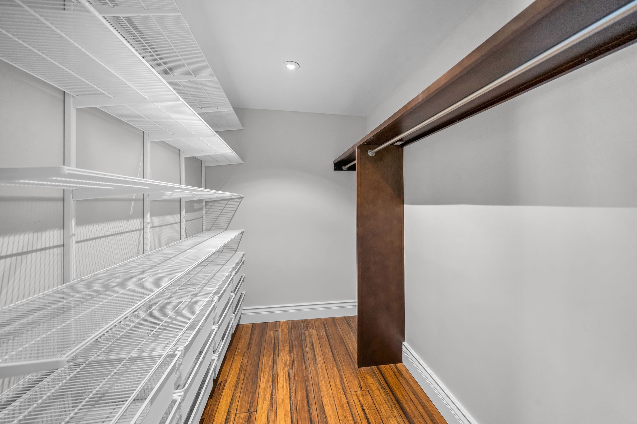 Guest Bedroom5 Closet