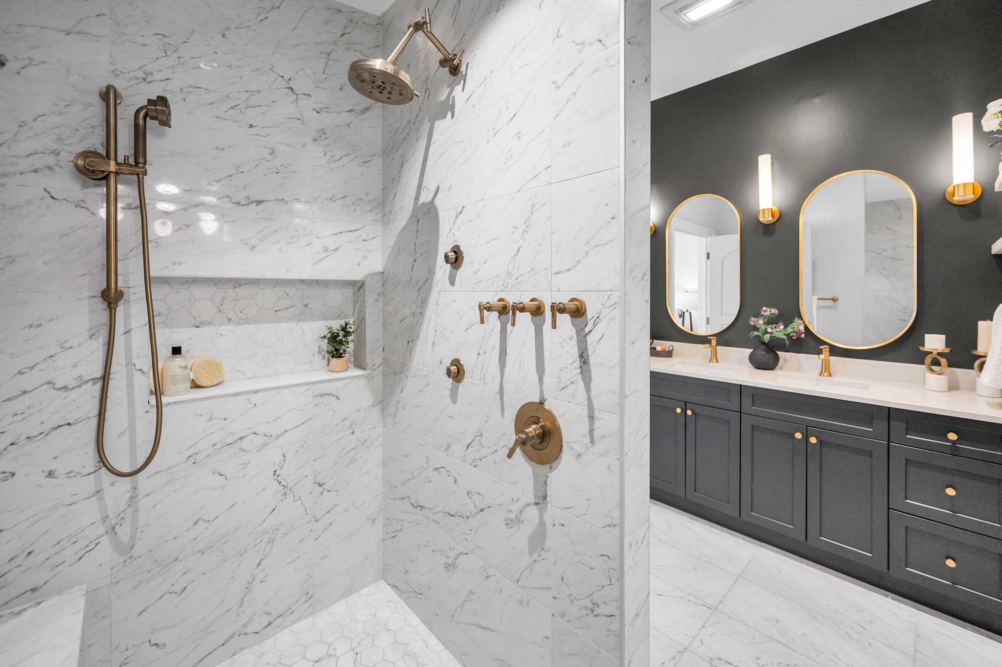 Master Bathroom1e