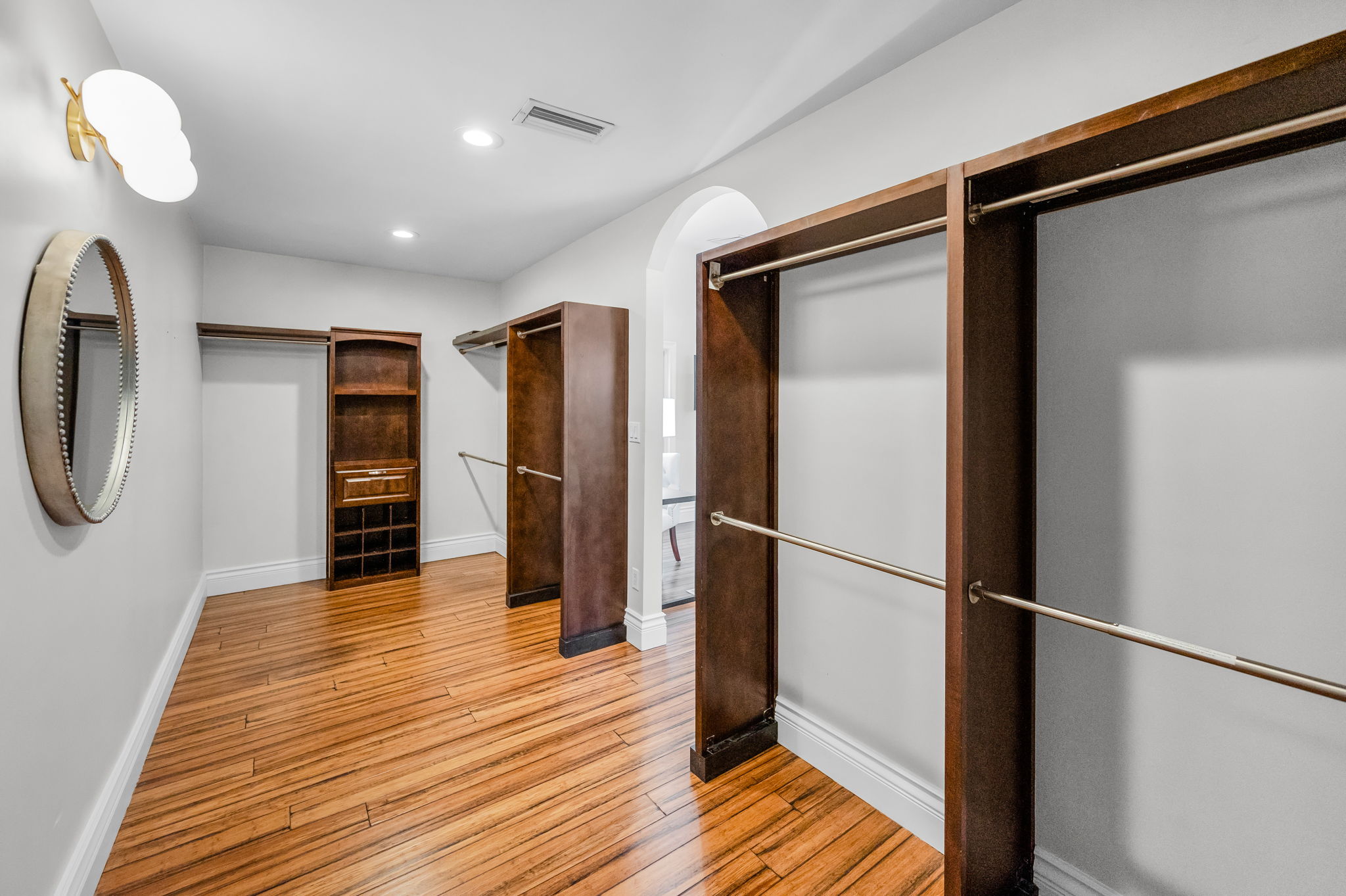 Master Bedroom Walk-in Closet1a