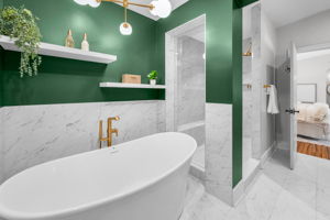 Master Bathroom1d