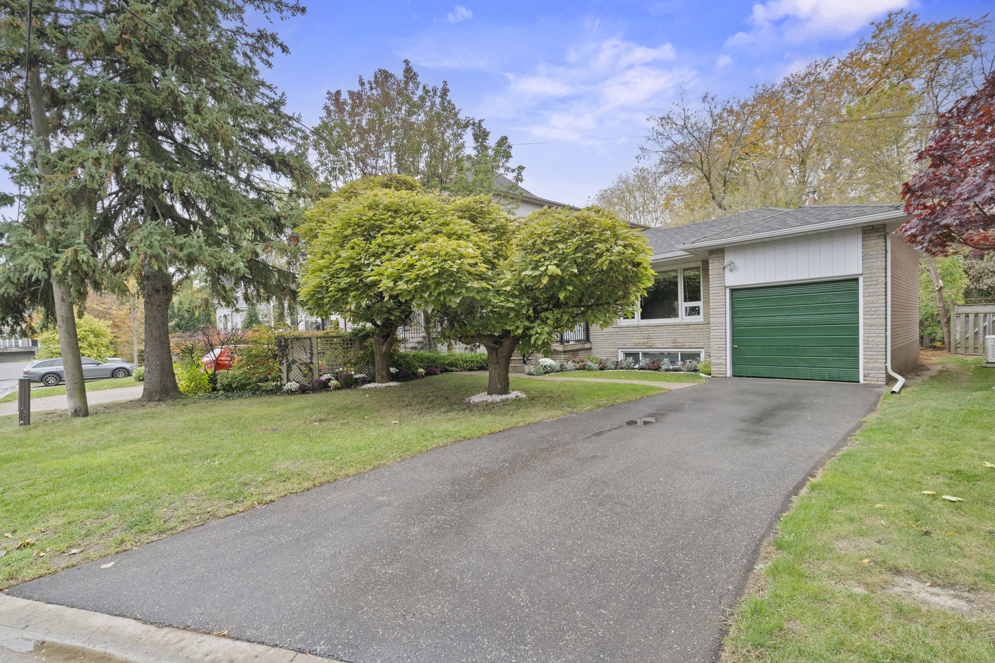 132 Grey Rd Toronto, ON M5M 4G1