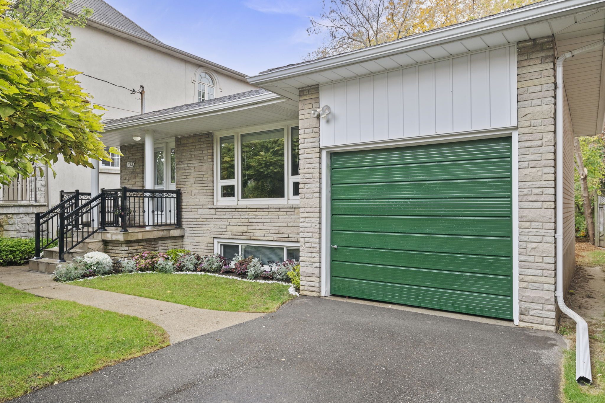 132 Grey Rd Toronto, ON M5M 4G1