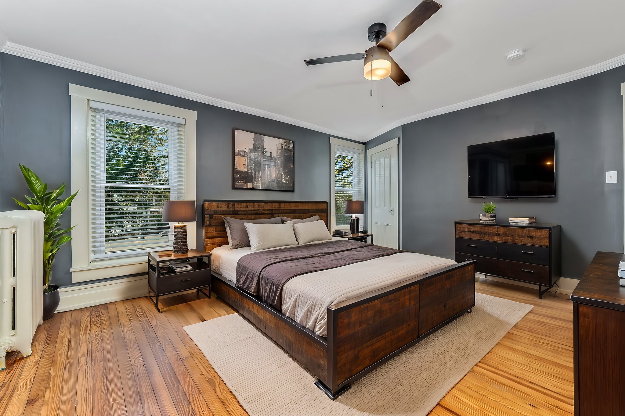 DSC09355 virtually staged.jpeg