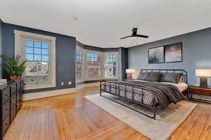 DSC09348 virtually staged.jpeg