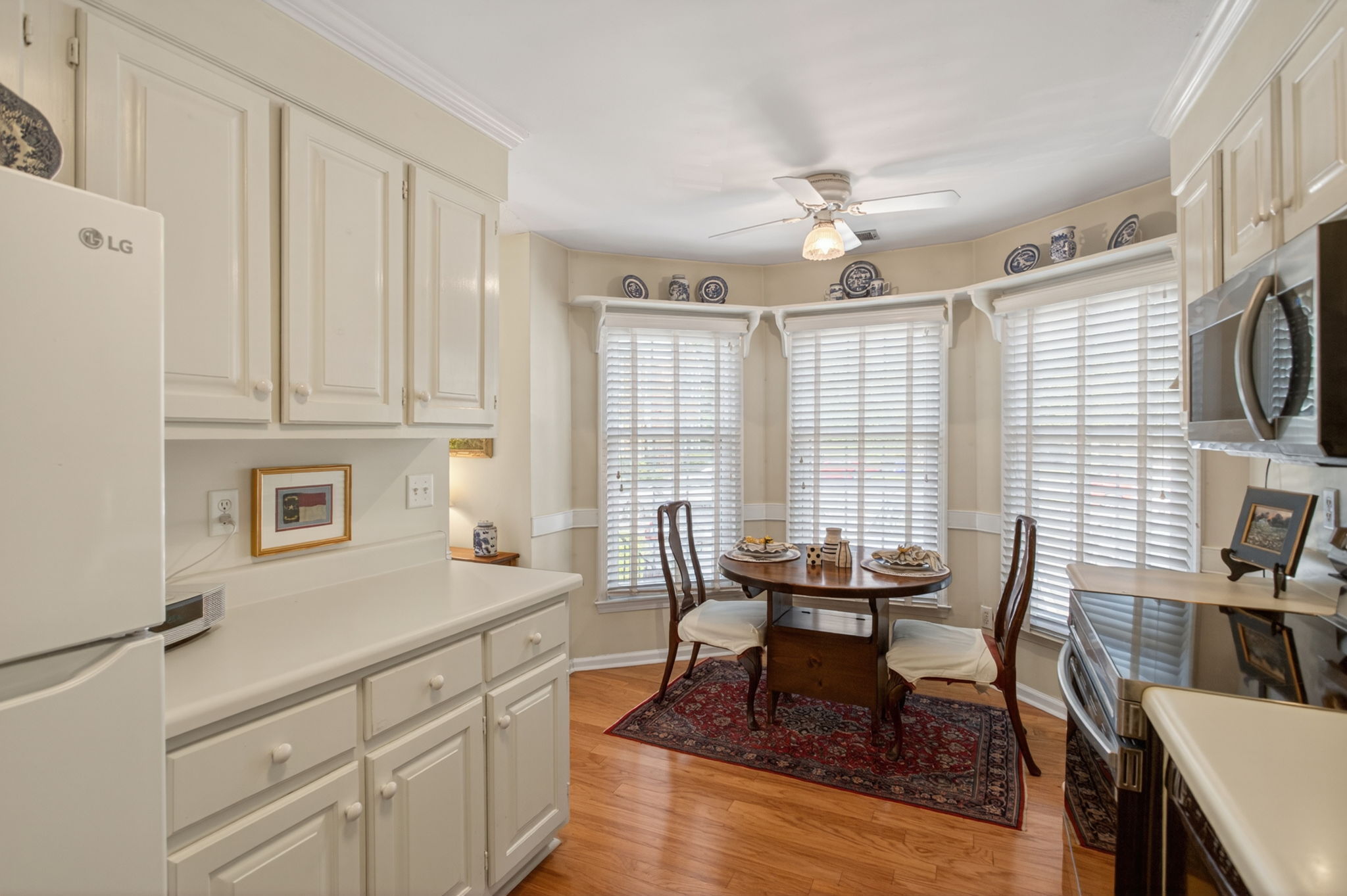 Photo 12