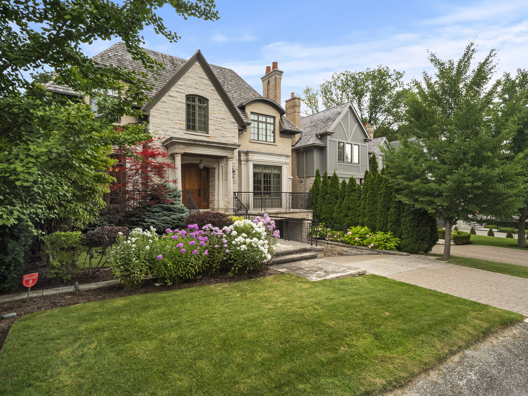 132 Rochester Ave Toronto, ON M4N 1P1