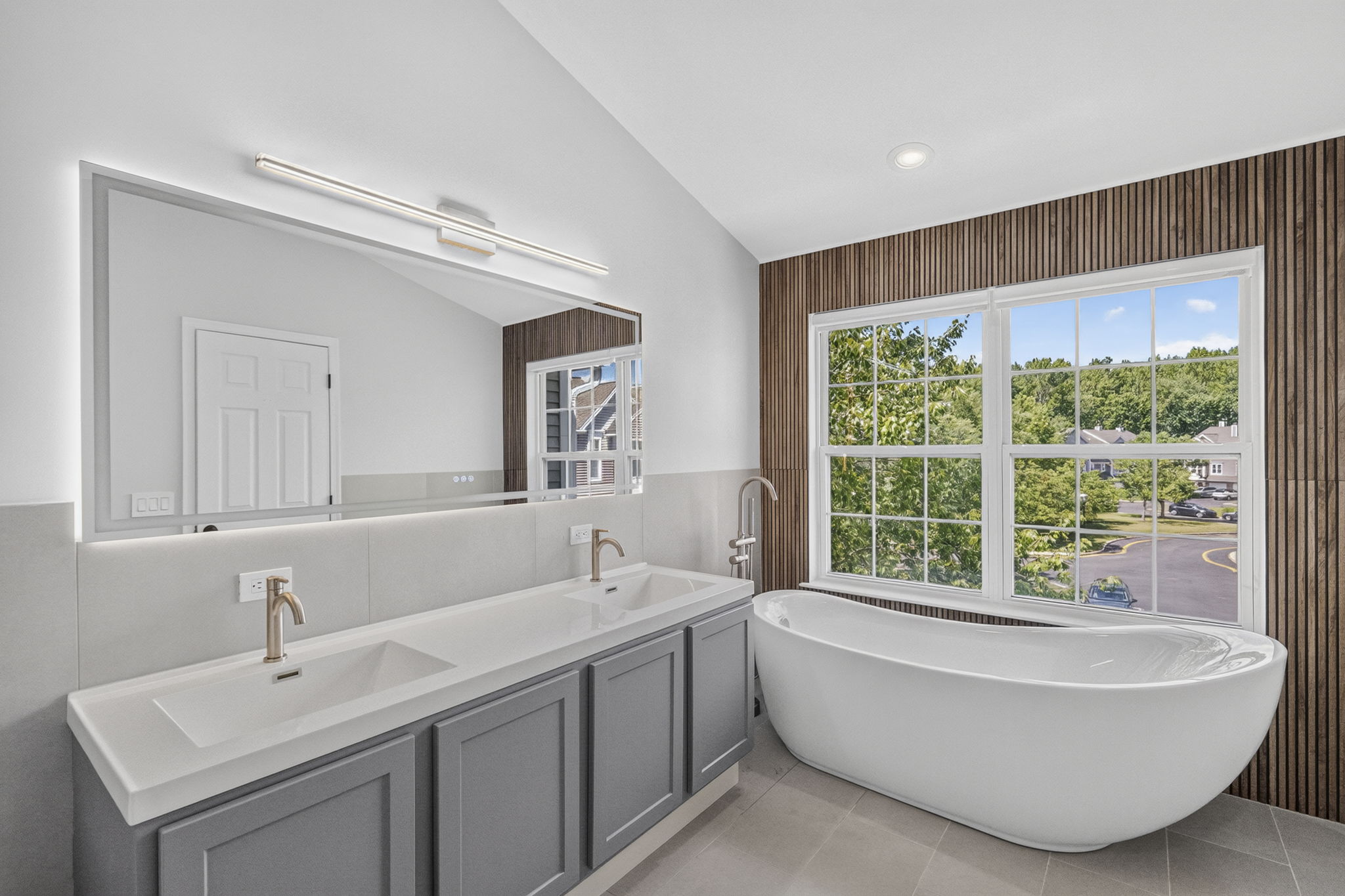 Newly Updated Primary Bathroom with Soaking Tub