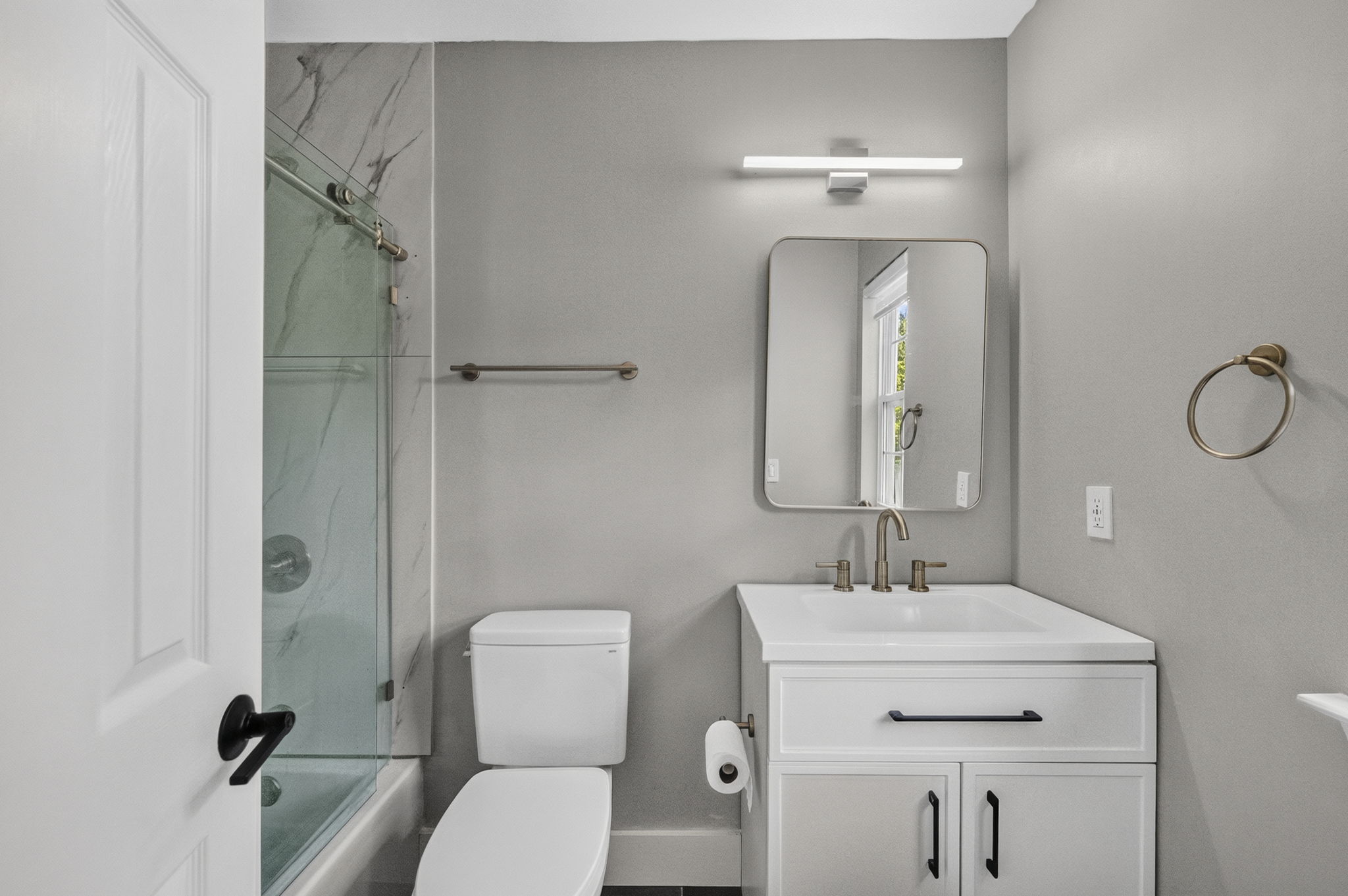 Full Bathroom Ensuite 2