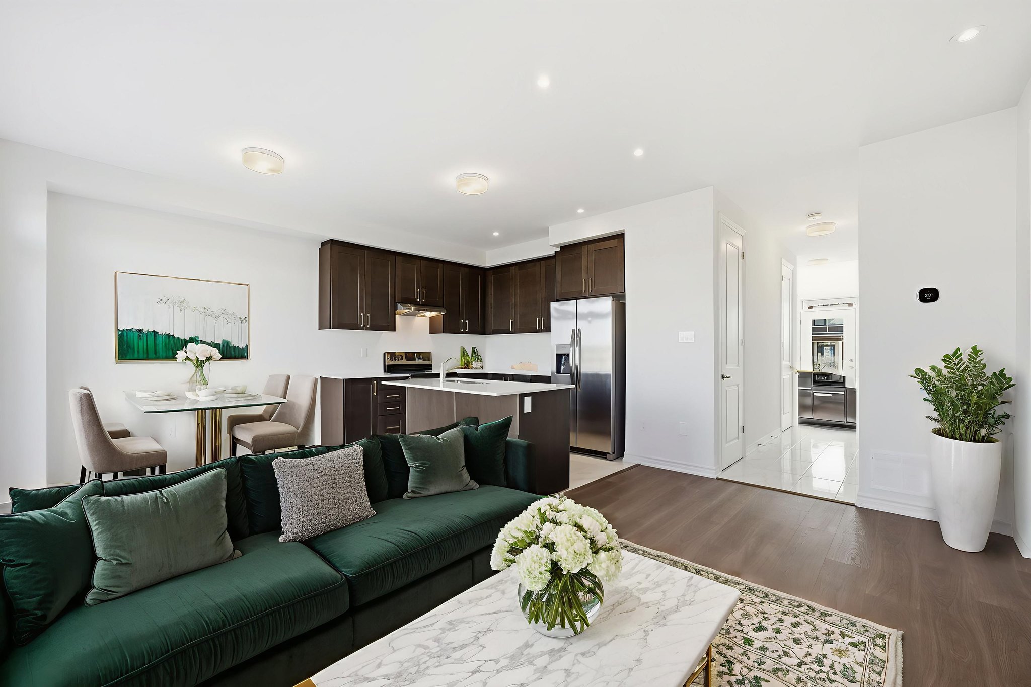 DSC00466 virtually staged.jpeg