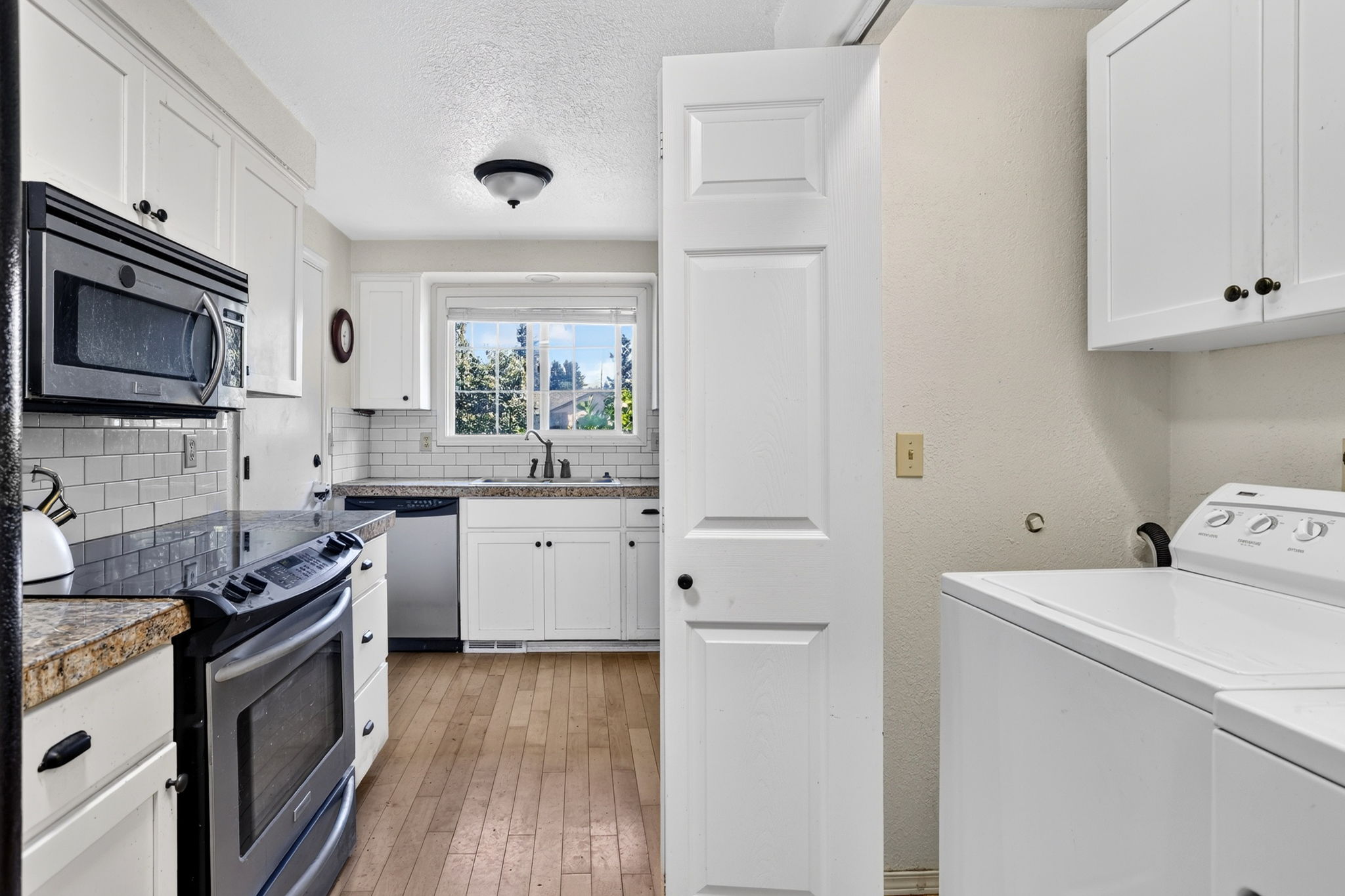  Photo 36