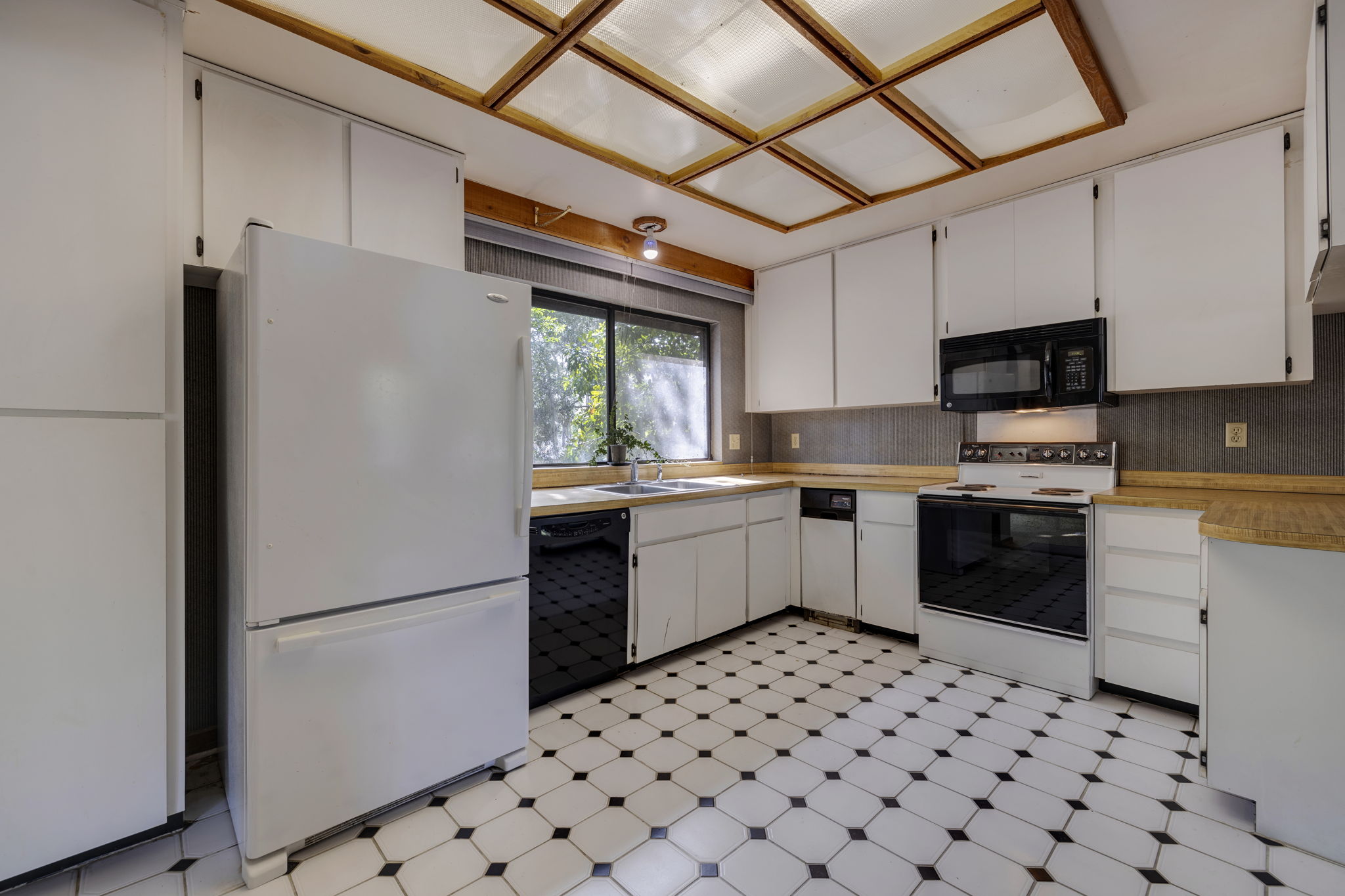 AB3_1320 Coral Way S-18