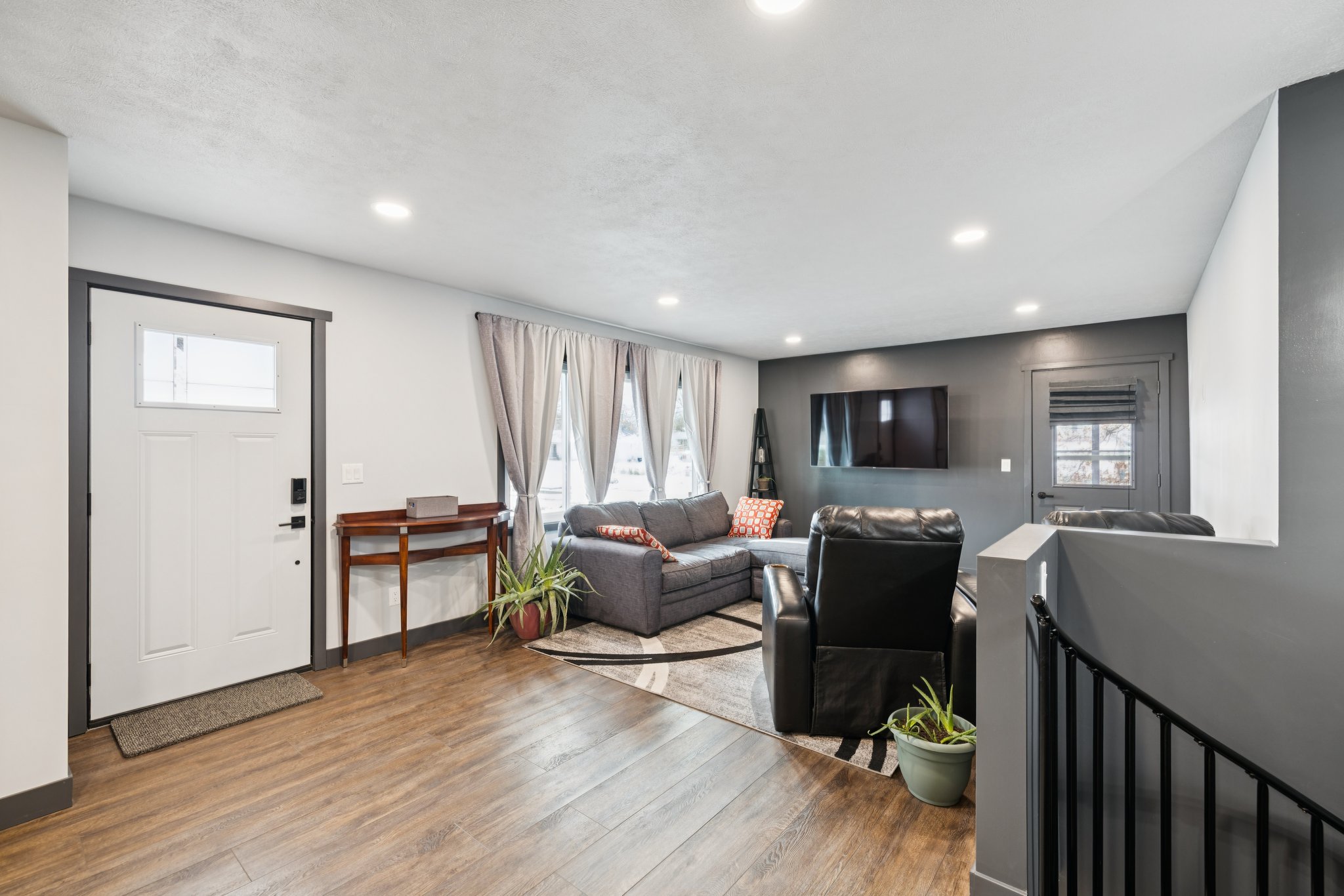 7648 - 1320 Darwin St_004 (2).jpg