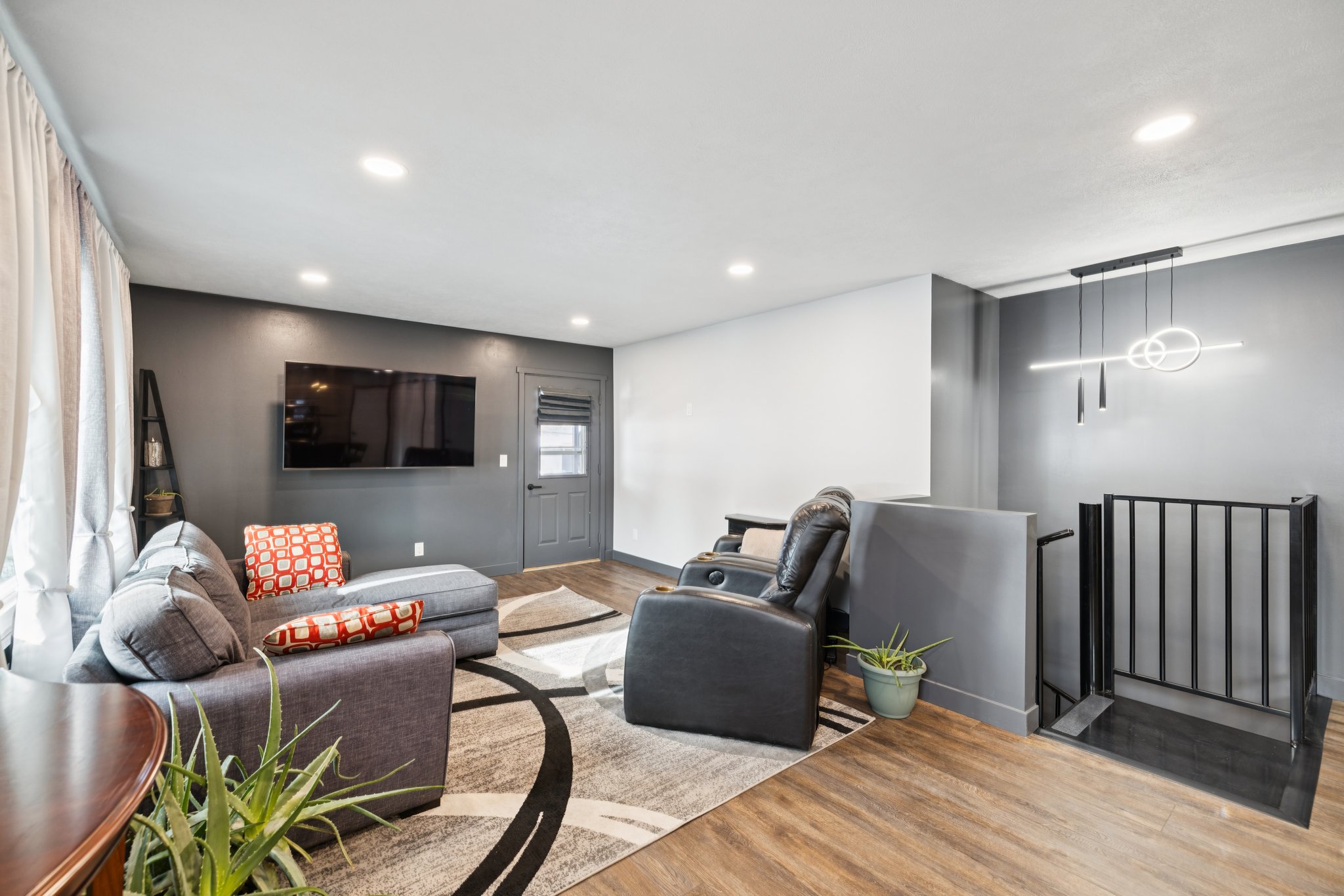 7648 - 1320 Darwin St_005 (2).jpg