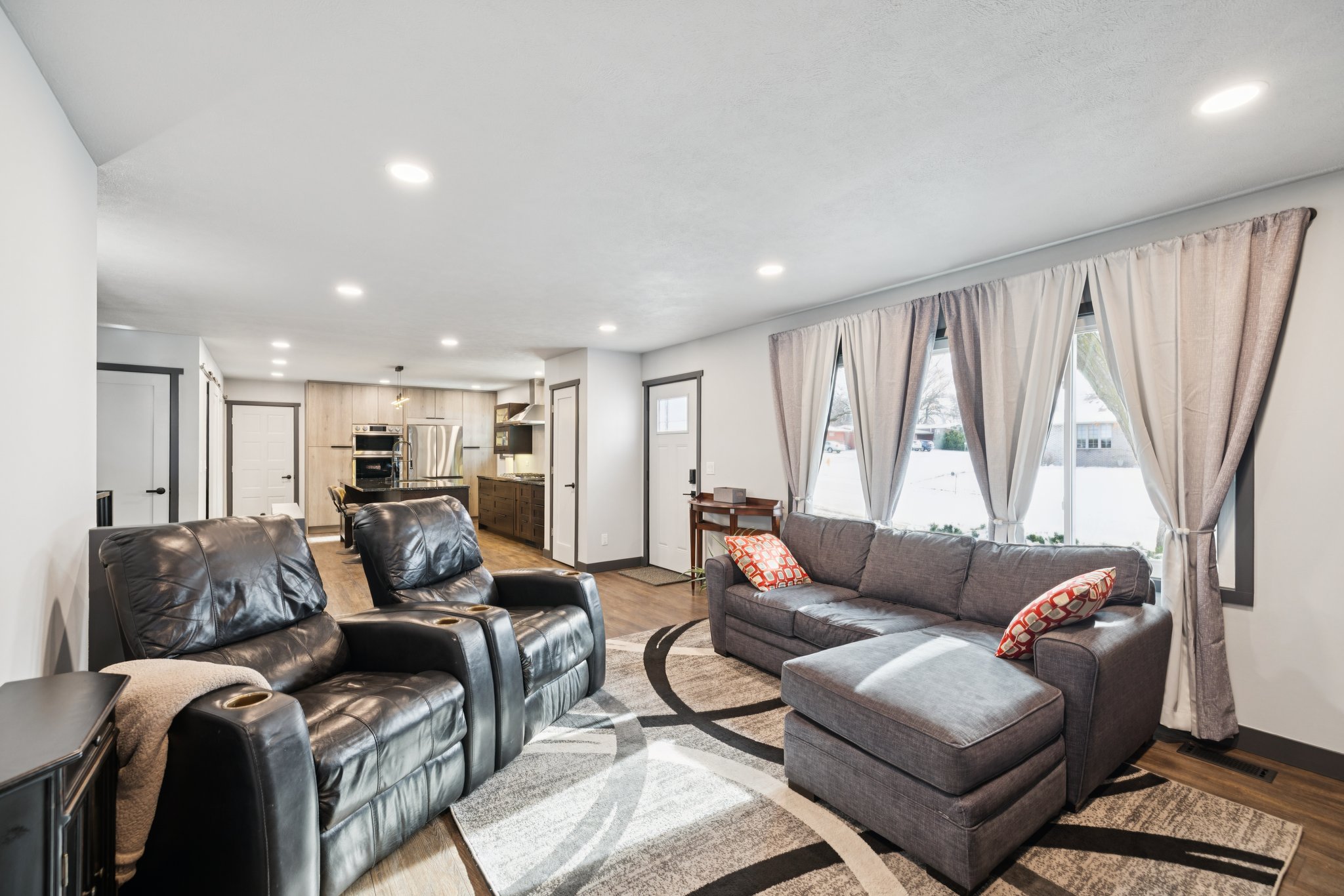 7648 - 1320 Darwin St_006 (2).jpg