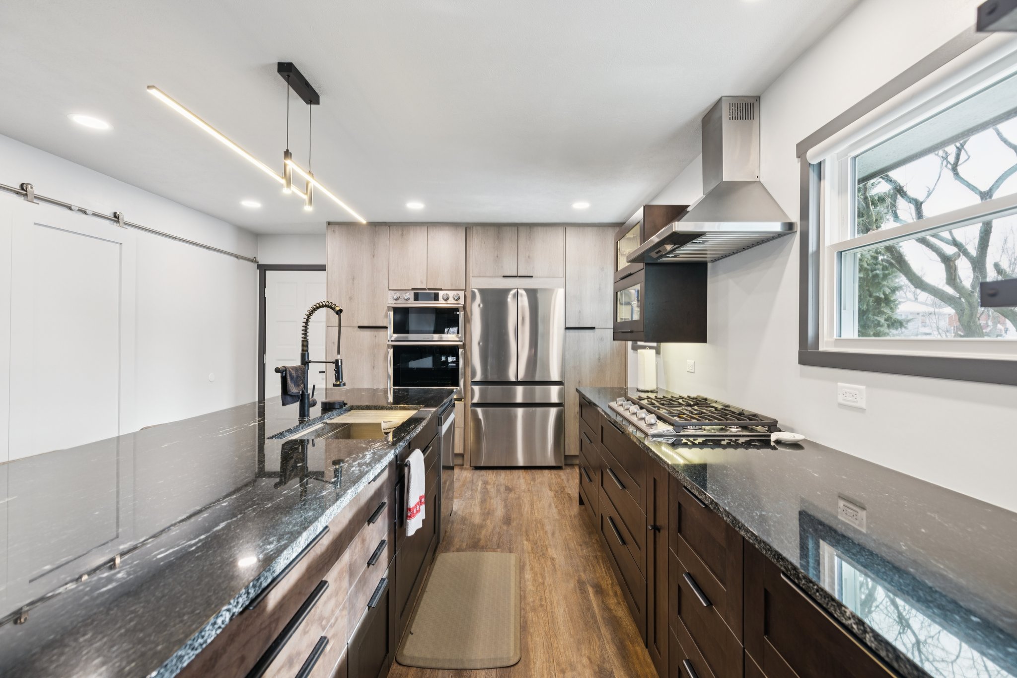 7648 - 1320 Darwin St_011.jpg