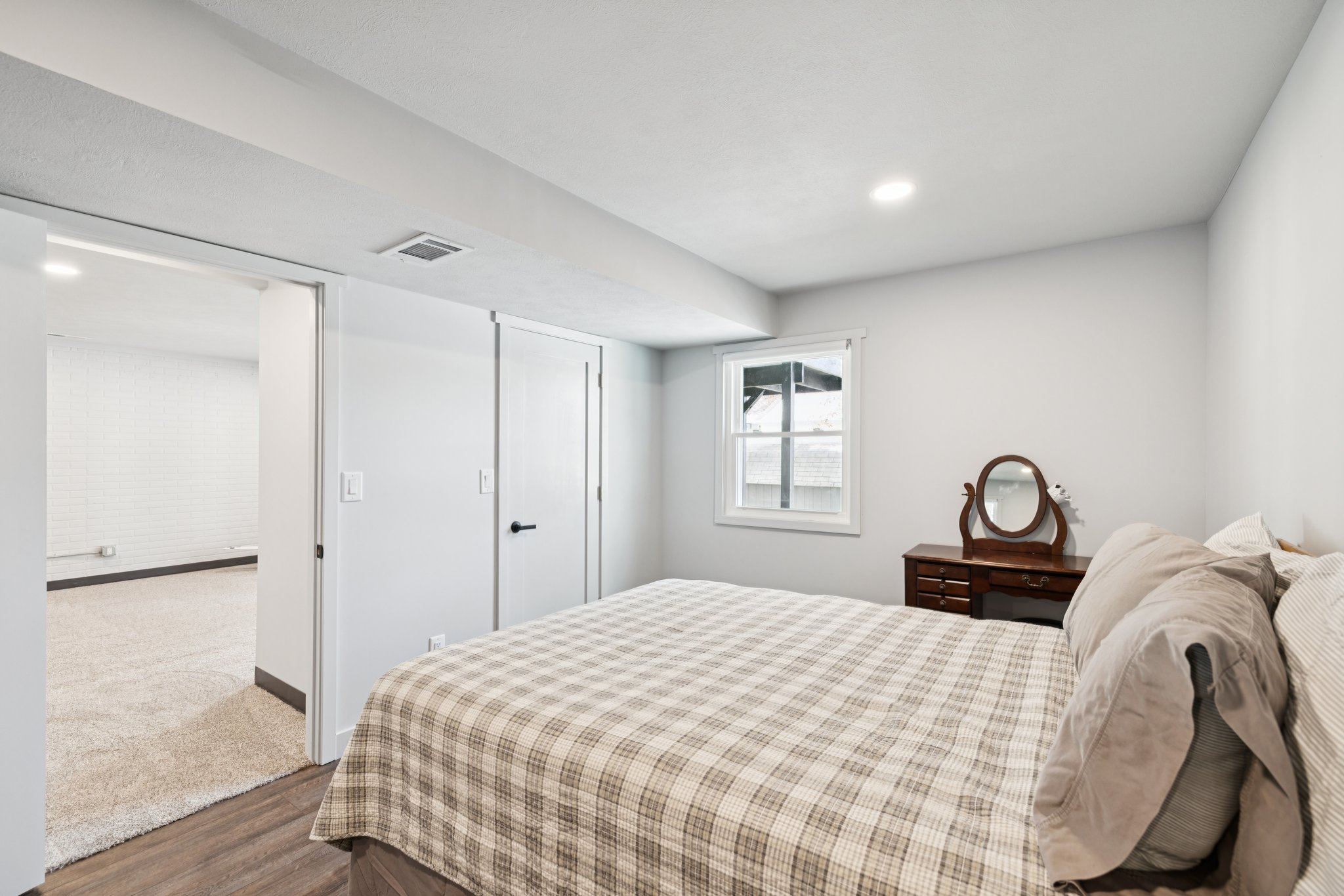 7648 - 1320 Darwin St_018.jpg